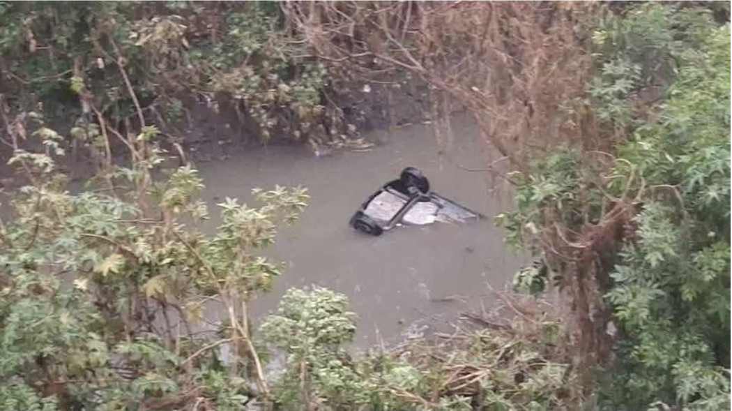 Cinco estudiantes de la FES Cuautitlán mueren al caer su auto a un canal de aguas negras